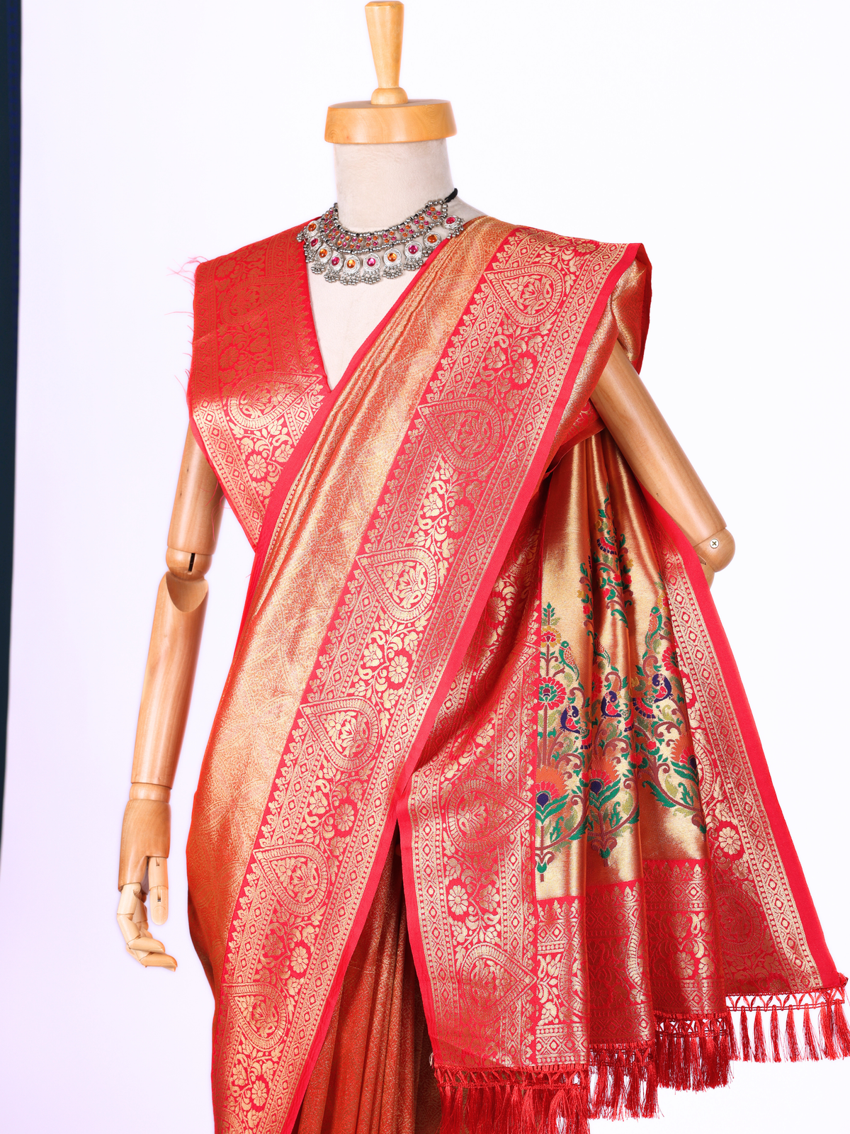 Red color Kanjivaram work Designer Saree BLS1017_Red